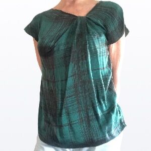100% Silk  short sleeve Delicate Pretty Vintage Blouse
